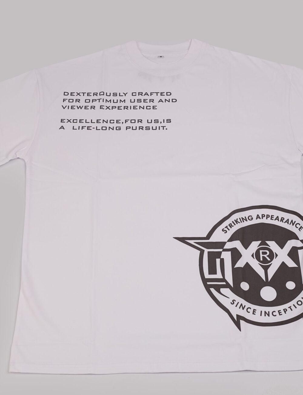 THE STRIKING APPEARANCE WHITE T-SHIRT