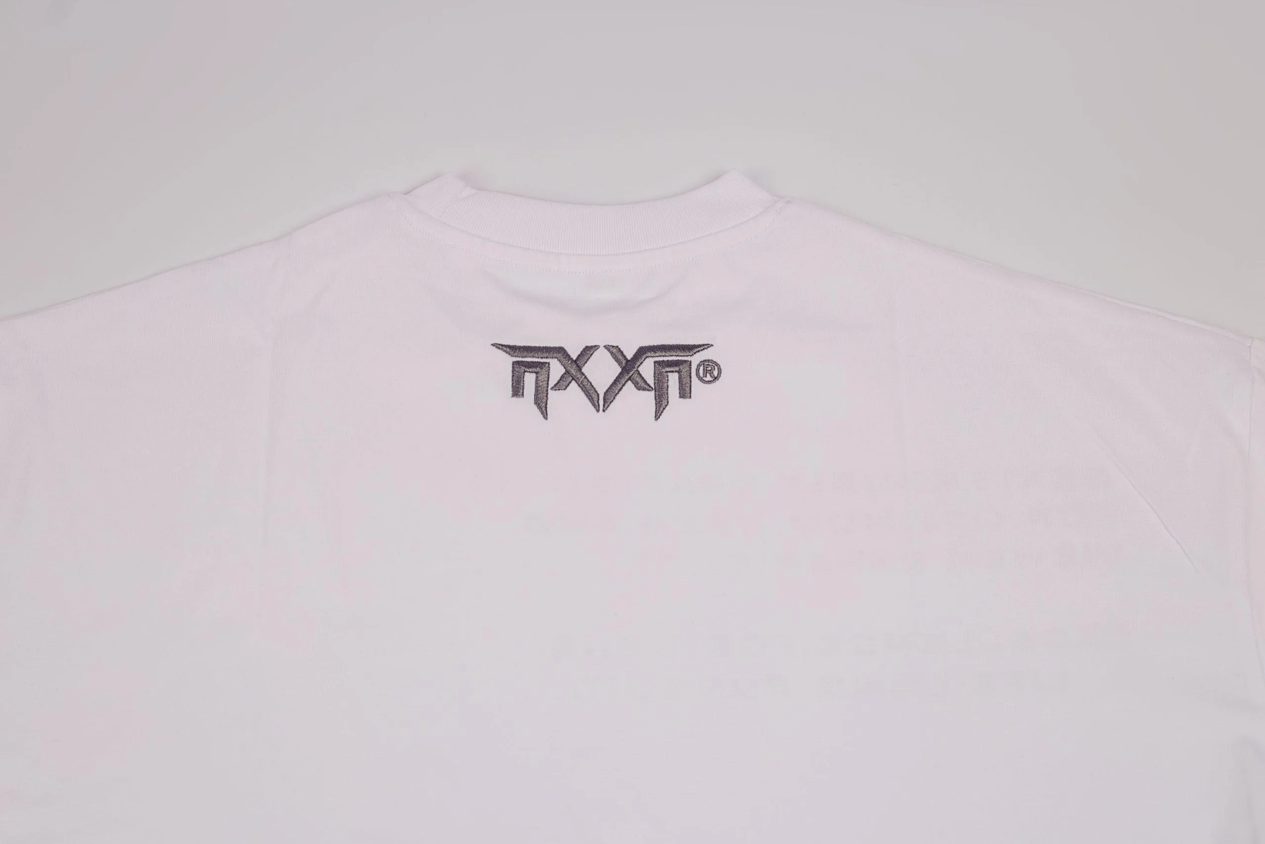 THE STRIKING APPEARANCE WHITE T-SHIRT - Image 3